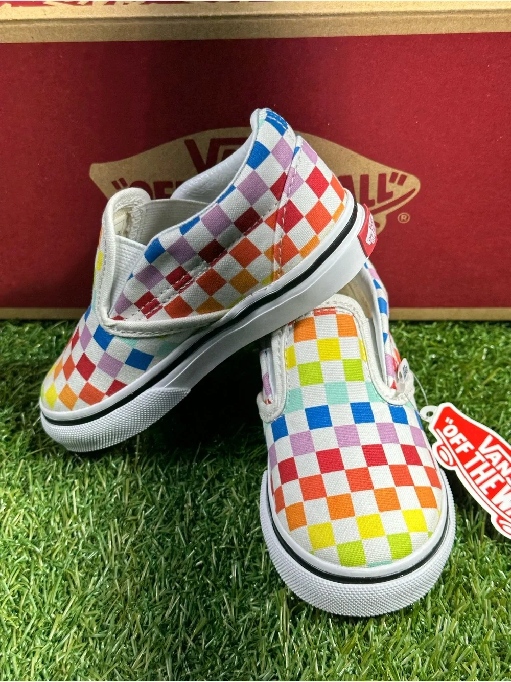 Vans Classic Slip- On Rainbow Checkerboard/White,Toddler 6.5 , VN000EX8U09